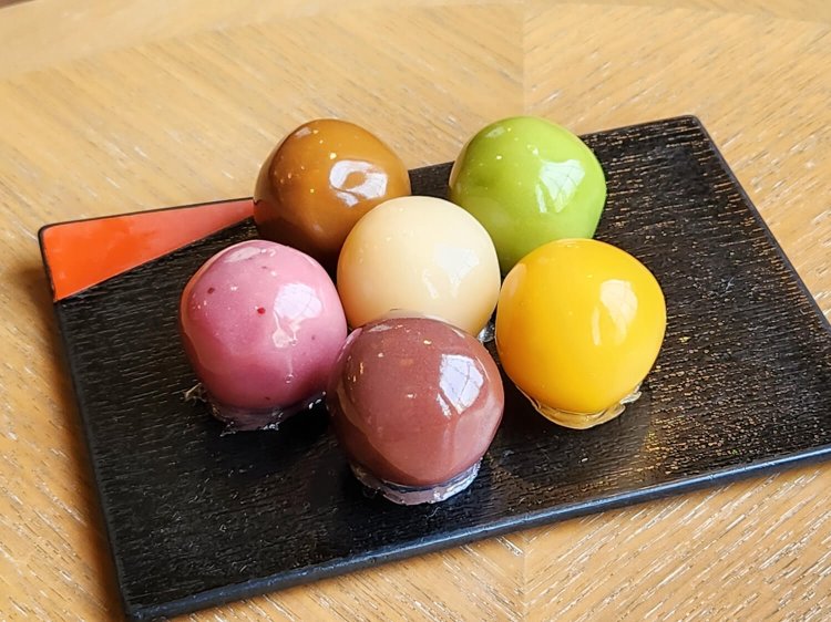 あんこ玉 定番6種 各130円。※単品オーダー不可。