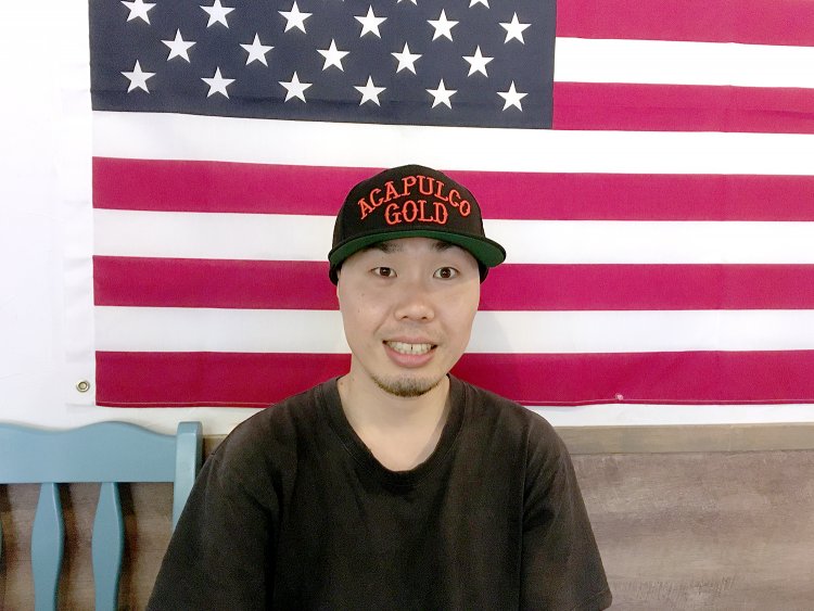 居酒屋などでの調理経験を活かしてお店を運営する各務さん。