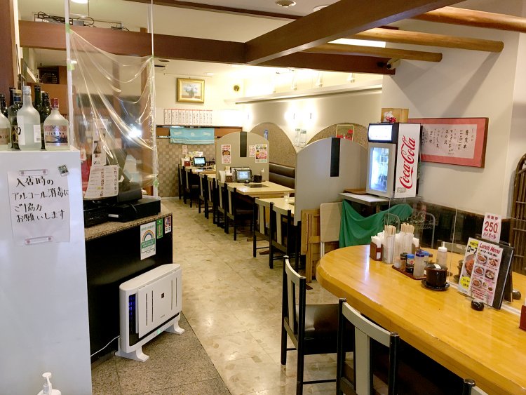 席数は60席。昭和の空気感が残る、ほっとする店内だ。