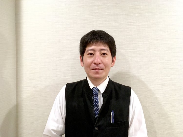 お話を伺った儀間直也さん。お客さまの満足を第一に考えるベテラン店長だ。