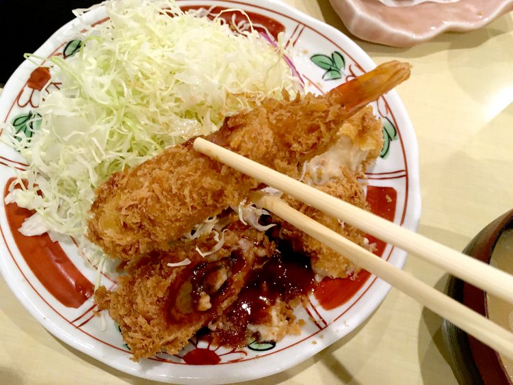 ぷりぷり食感の海老フライ。身もしっかりと存在感がある。