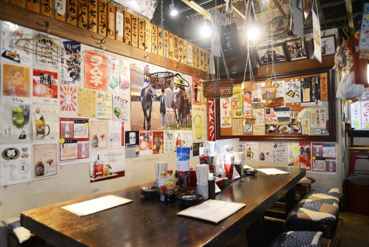 テーブル上には競馬ゲームをはじめ、数種類の卓上ゲームが置いてある。