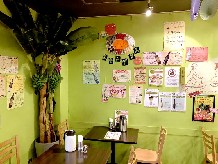 何とも魅力的な、食欲をそそる壁メニューの数々。