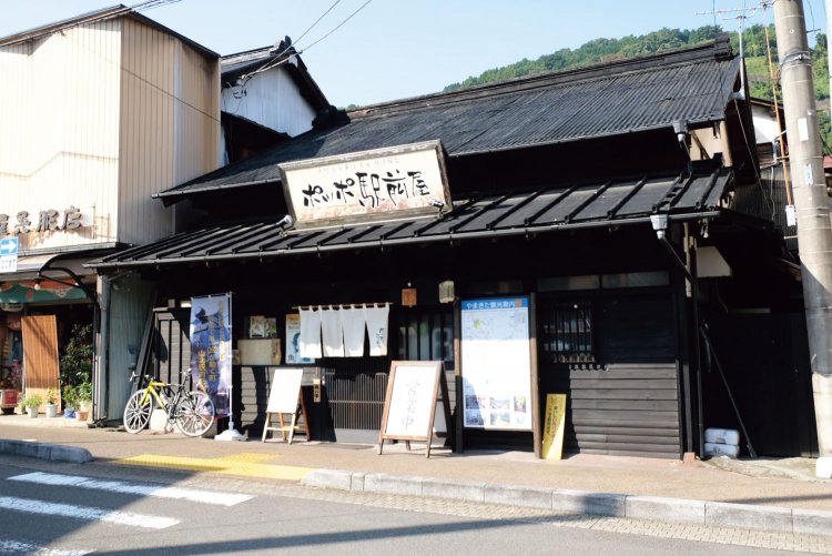 これが100年以上前、お茶屋さんだった建物。