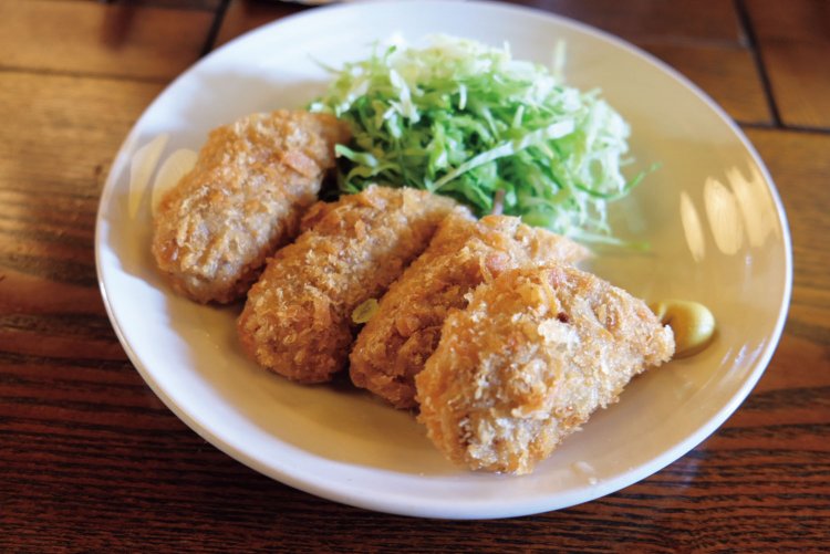 足柄牛を使ったメンチカツはけっこういける。