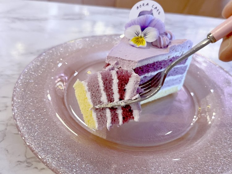 見た目でも楽しませてくれるボラデーションケーキ。