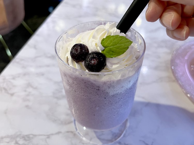 クリームたっぷりのスムージー。