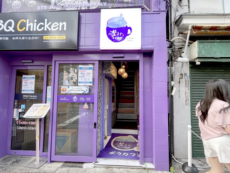 あ、ここだ！　左手の入り口は１階のチキン屋さんなので注意。