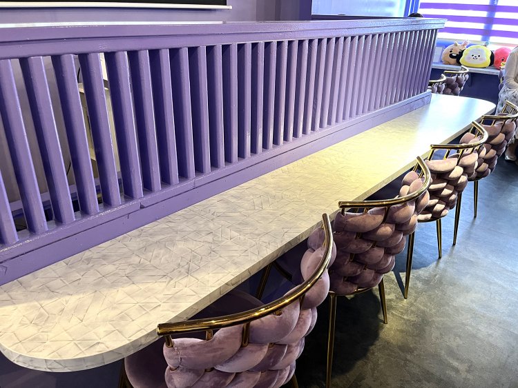 シンプルながらシックで上品な店内。