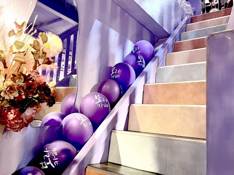 3階にも客席がある。まるでMVのセットのようだ。