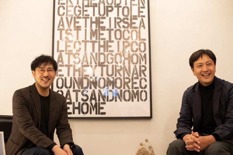 『ナップフォード・ポスター・マーケット』を営む井上恭太君（左・兄）と慶太君（右・弟）。