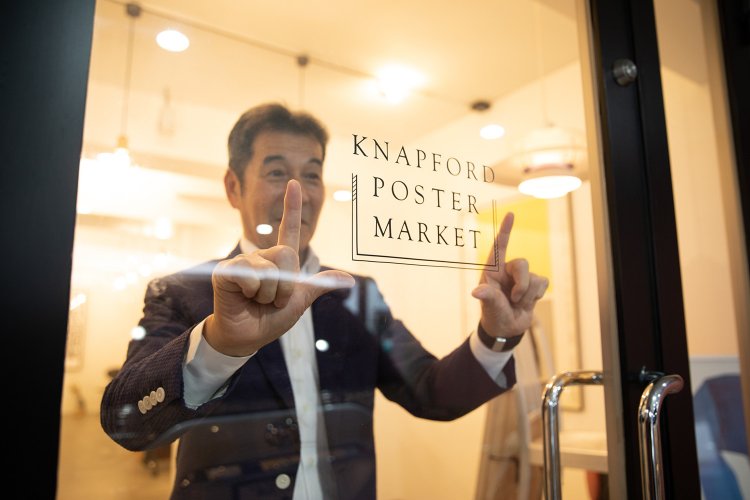 入口のドアにある店のロゴがかわいらしい。