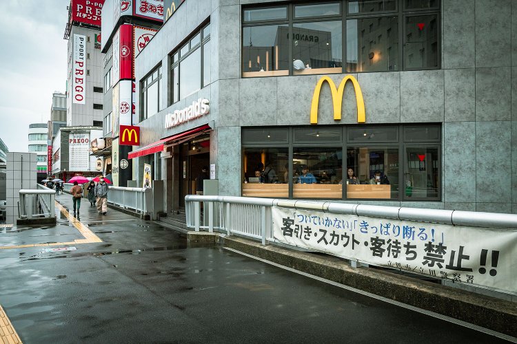 立川駅南口側は北口側と比べややコンパクト。