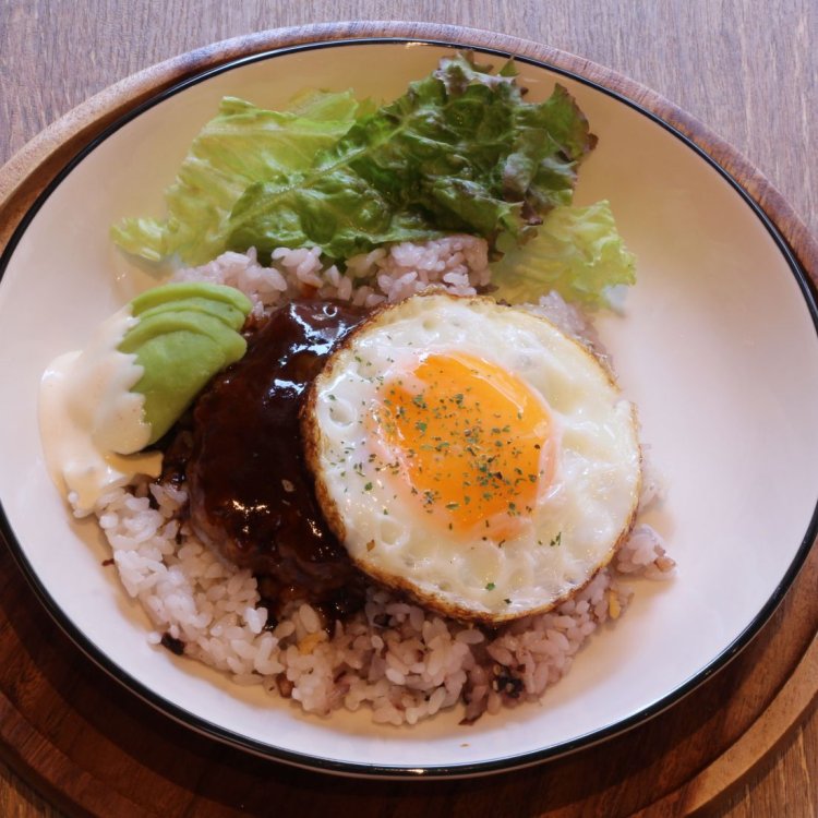 ランチラムロコモコ990円。