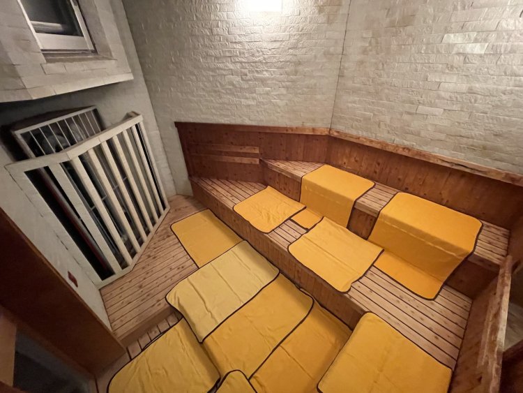 座る段によって温度が変わるので体調に合わせて。