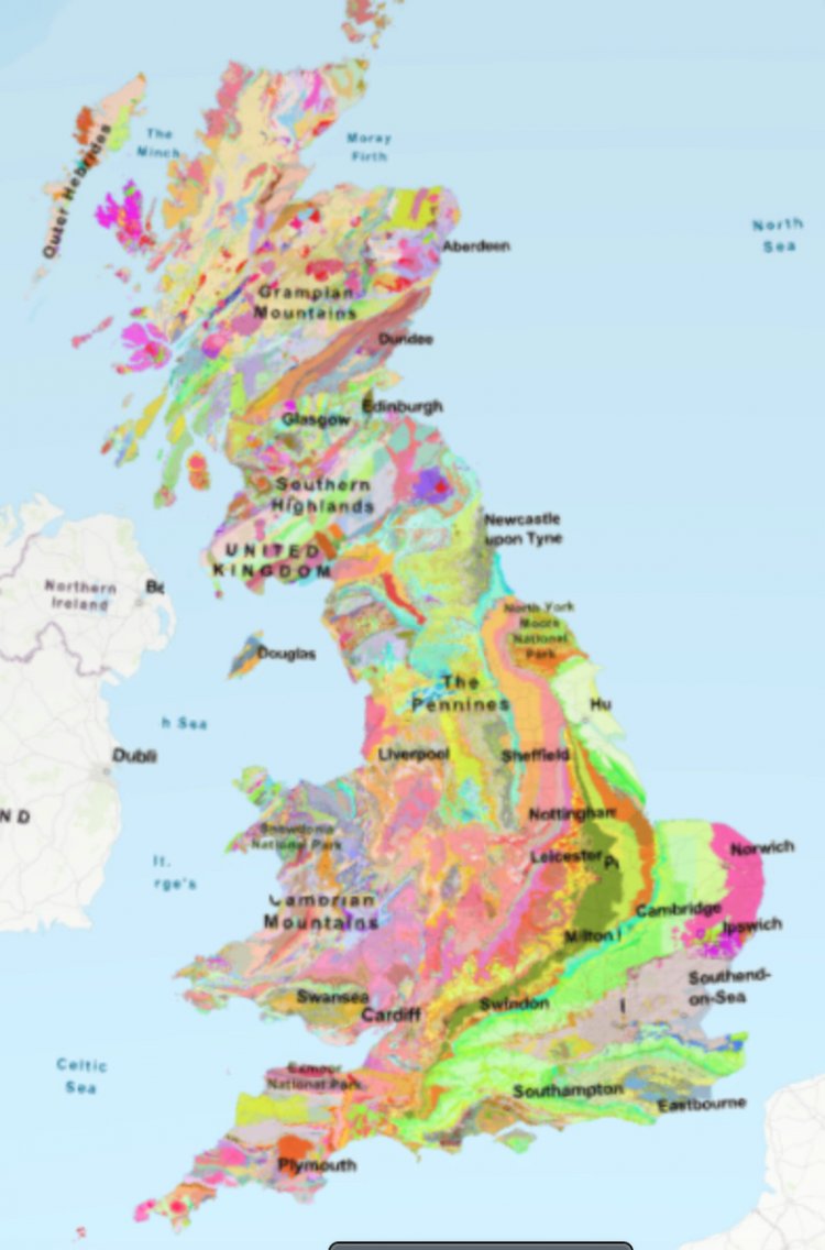島の地質マップ(Contains British Geological Survey materials © UKRI 2023)。