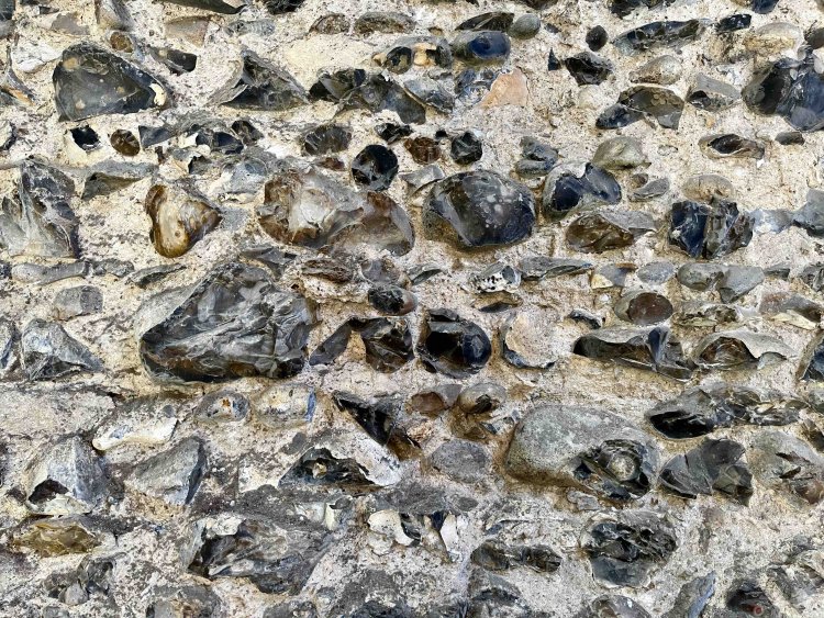 中世に建てられた時の壁の名残。