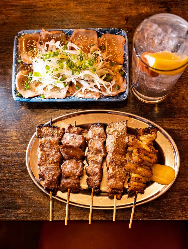 シロ143円など芝浦直送のモツを毎日串打ち。