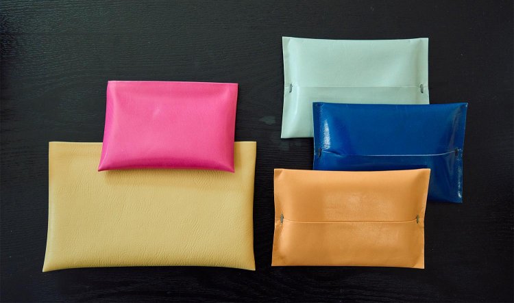 カラフルな革でハンドメイドしたLopiのレザー小物3850円～。