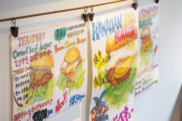 店内に飾られているメニューのイラストは、絵画教室の先生でもあるスタッフさんが描いているとか！