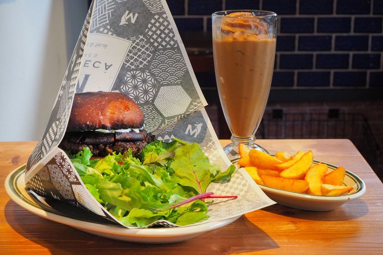 原木しいたけ1600円に、ポテトSとドリンクのセットで＋350円。