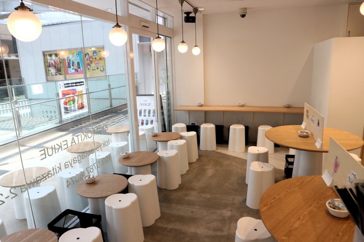 白を基調とした店内は、流行中の淡色インテリアが散りばめられかわいらしい雰囲気。