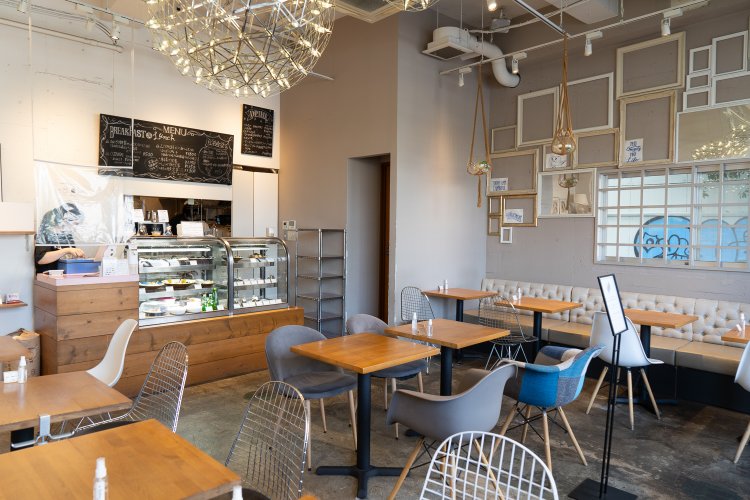 店内のインテリアはカフェそのもの。