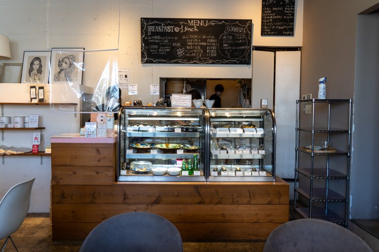 テイクアウト用のおにぎりはショーケースに並んでいるので、時間がなくてもすぐ持って帰れる。