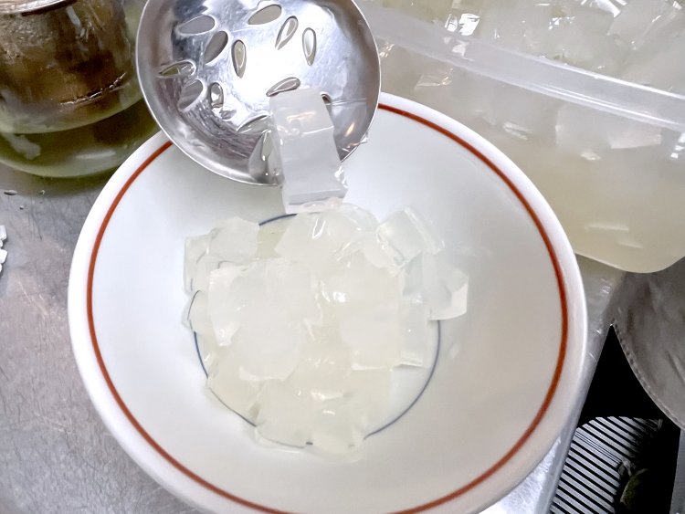 直子さんによる自家製寒天。ひんやりパートは寒天におまかせだ。