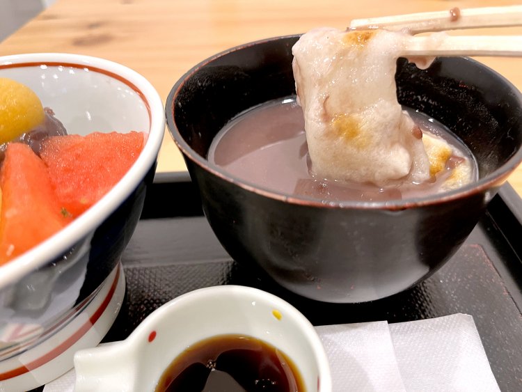 餅がうっすらと汁をまとっていて筆者好み。