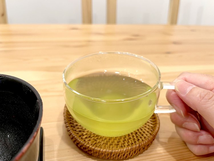食後に温かいお茶がありがたい。有料のコーヒーや紅茶もあるのでお好みでどうぞ。