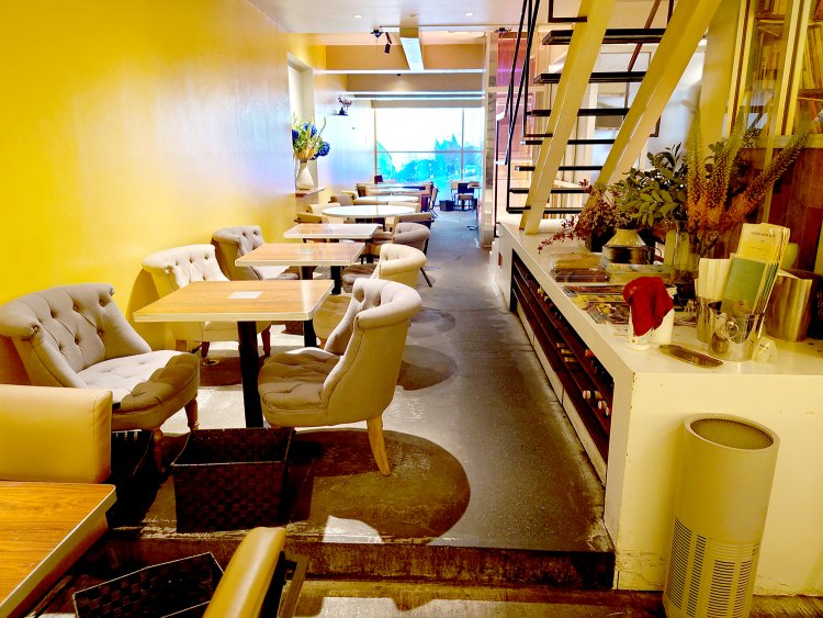 1階も合わせ店内は100席と、広々としたスペース。全フロア愛犬と一緒に入店してもOK。