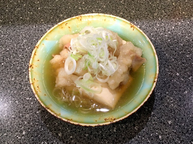 もともとは夜メニューだったが、甘みと旨味がご飯に合うとランチで出すことに。これならご飯何杯でもいけそう。