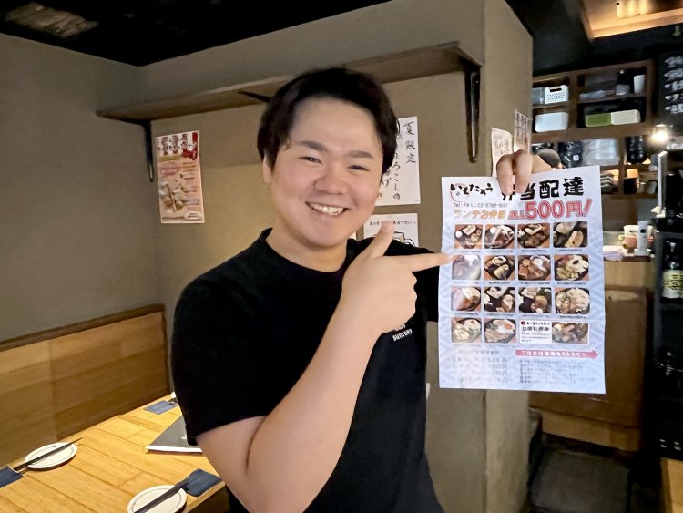 店のマスコットボーイの岡田光平さんは「レモンチキンステーキ弁当がおすすめ」だそう。