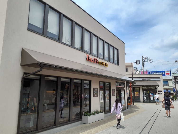 寅さんと礼子さんの出会いのシーンを令和の時代に妄想したけりゃ、こちらでどうぞ。シン・柴又駅前の喫茶(きっちゃ)店。