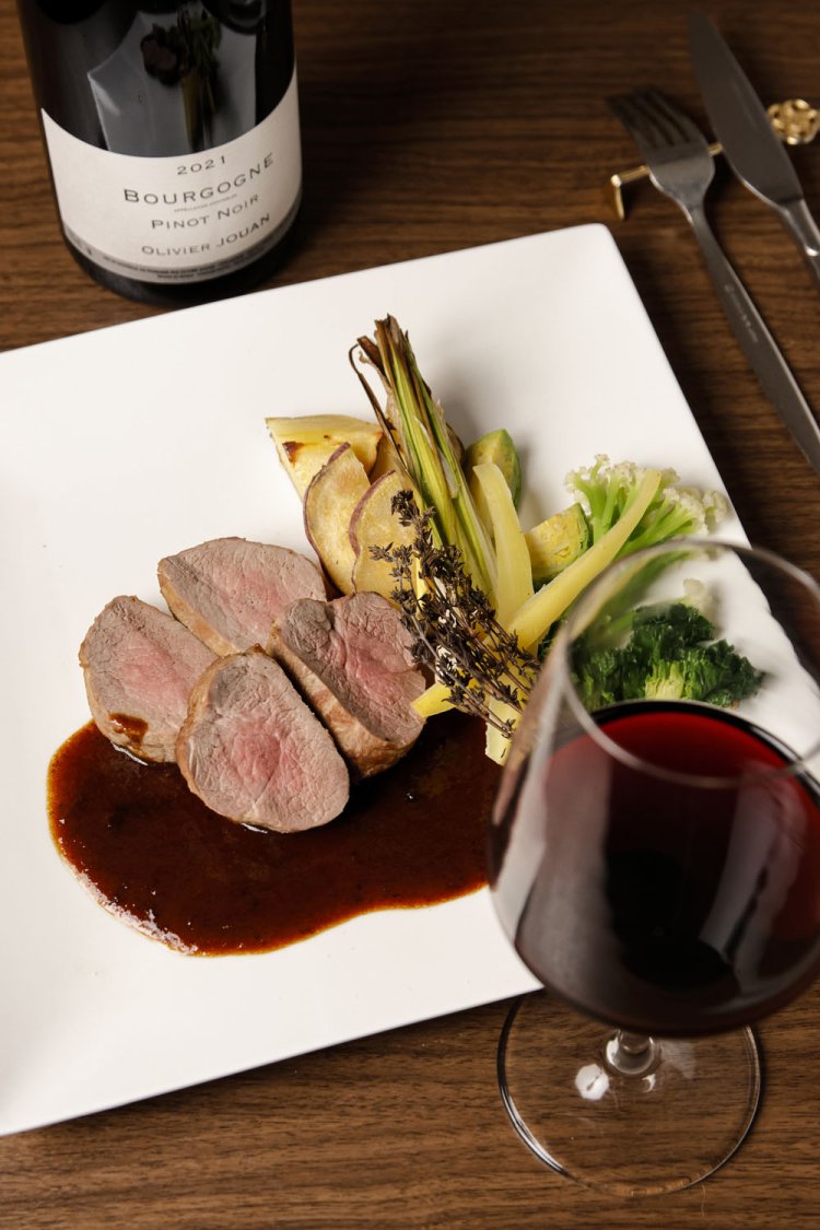 佐助豚のヒレ肉のロースト150g2200円。