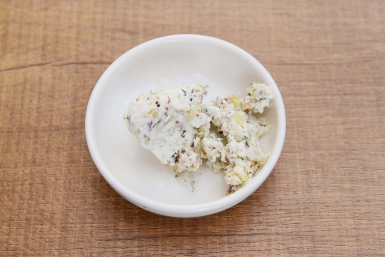 人気のトッピングだというガーリックバター。