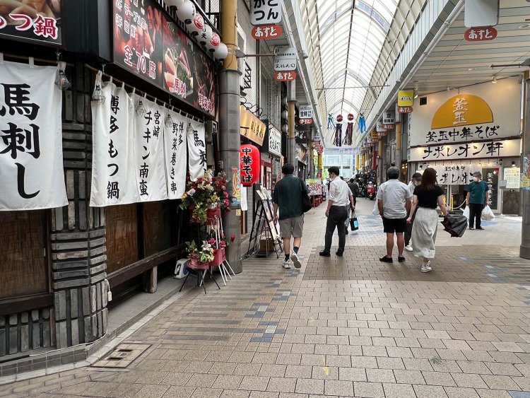 蒲田駅西口のアーケード街。ひと昔前まではここに映画館が数軒あったのだが……。