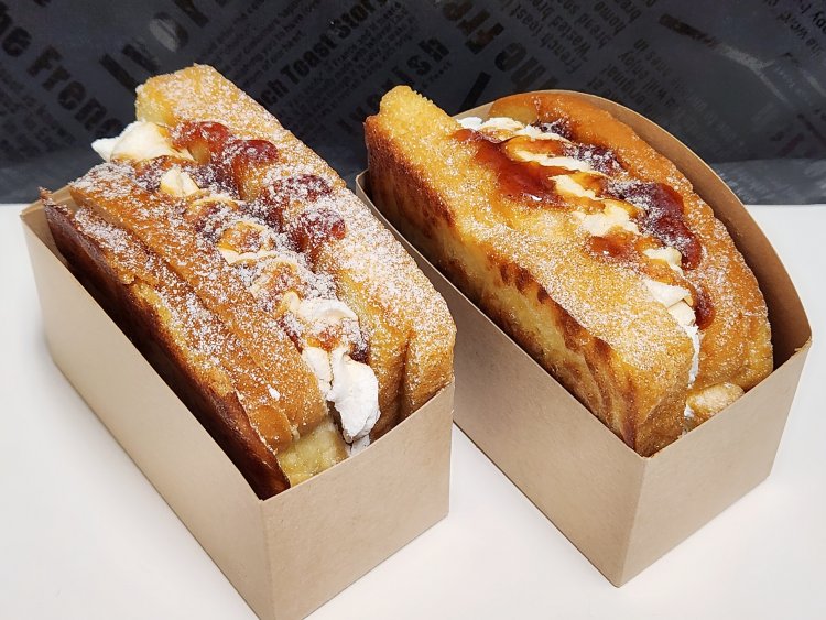 東京駅限定 フレンチトーストサンド 1個702円。