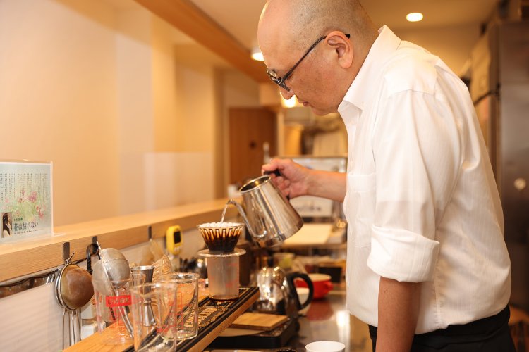 「長年交流のある『コーヒーハウスぽえむ』の珈琲豆を使います」。