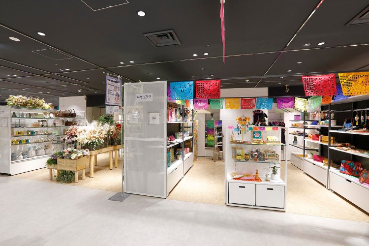 複数のブランドのブースがあるポップアップストア。