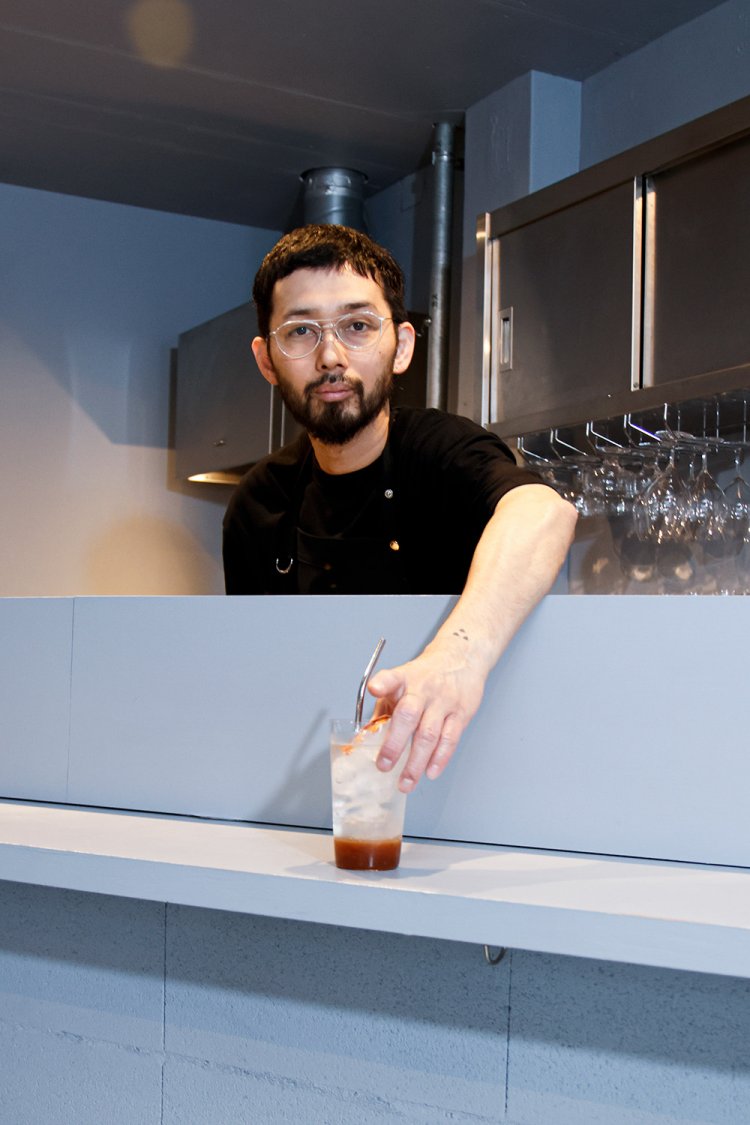 10種以上のスパイスが入る 自家製クラフトコーラ780円。「中毒性ありますよ」。