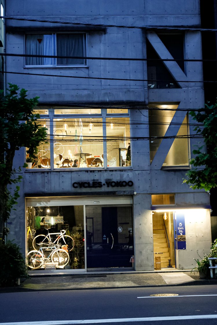 平日は夜のみ。