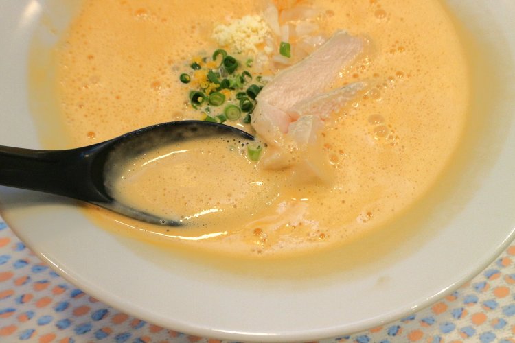 一口目はエスプーマだけで味わってみよう。