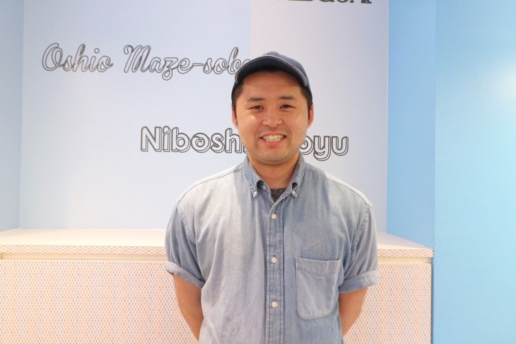 『麺屋はやぶさ』のラーメンに惚れ込み、会社員からラーメン店の店主へ転身した宮崎和弥さん。