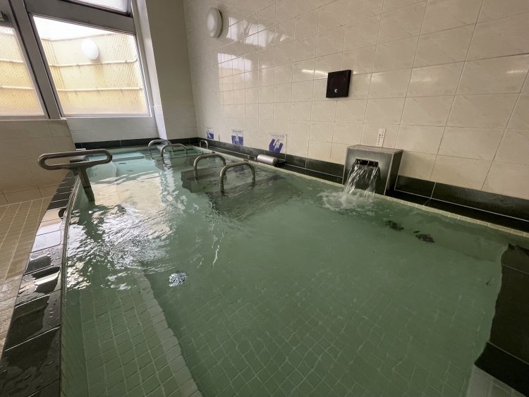 広々とした浴室はスーパー銭湯並み。