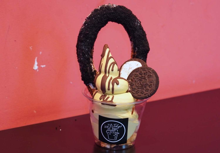 チュロパフェのソフトクリームはちょっと丸みのある形。チュロスはサクッとした食感で甘さしっかり。