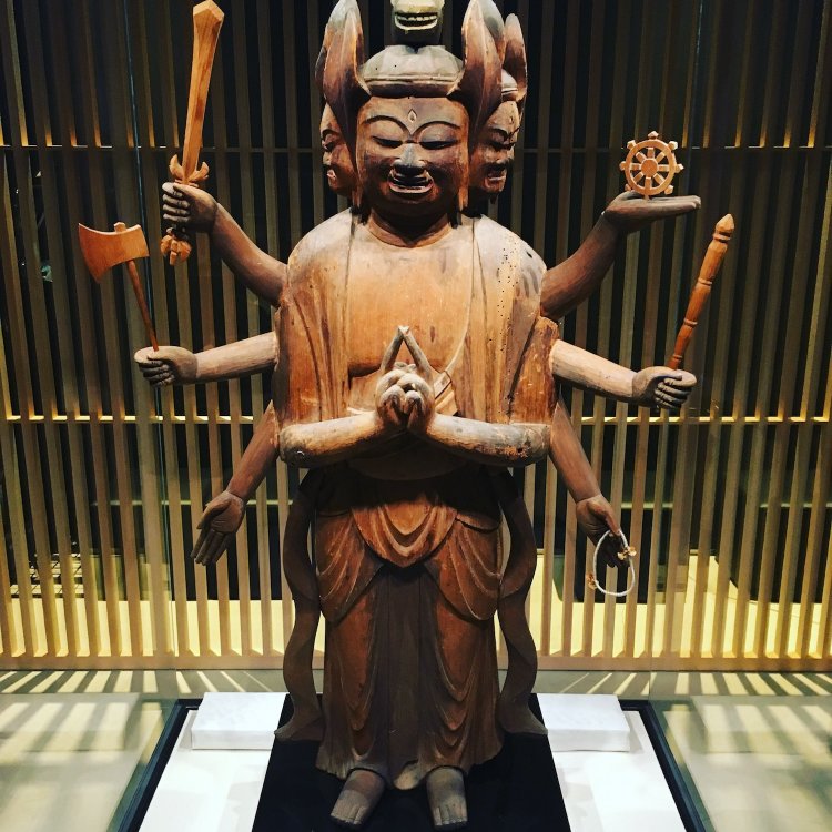 交通を司る馬頭観音。