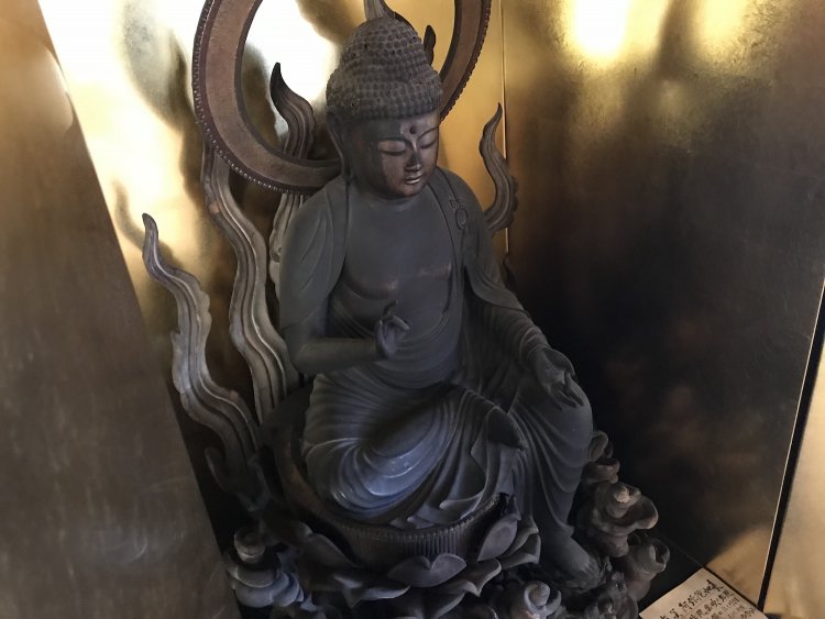 中品下生の阿弥陀如来像。