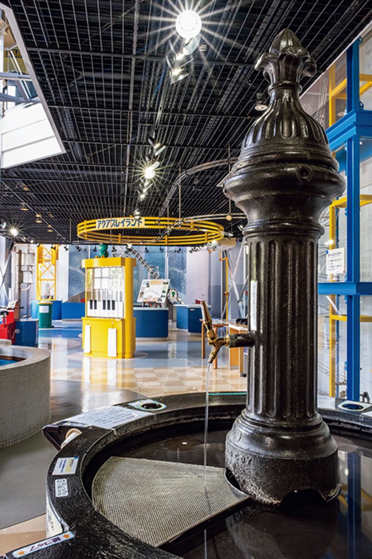 明治期の共用栓レプリカ。浄水場から送られたばかりの水も飲める。